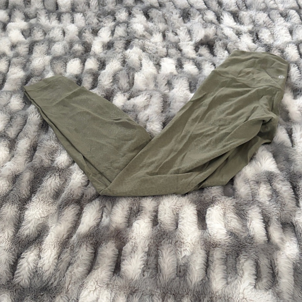 lululemon athletica Olive Green emboss Align 28 inseam high rise Leggings